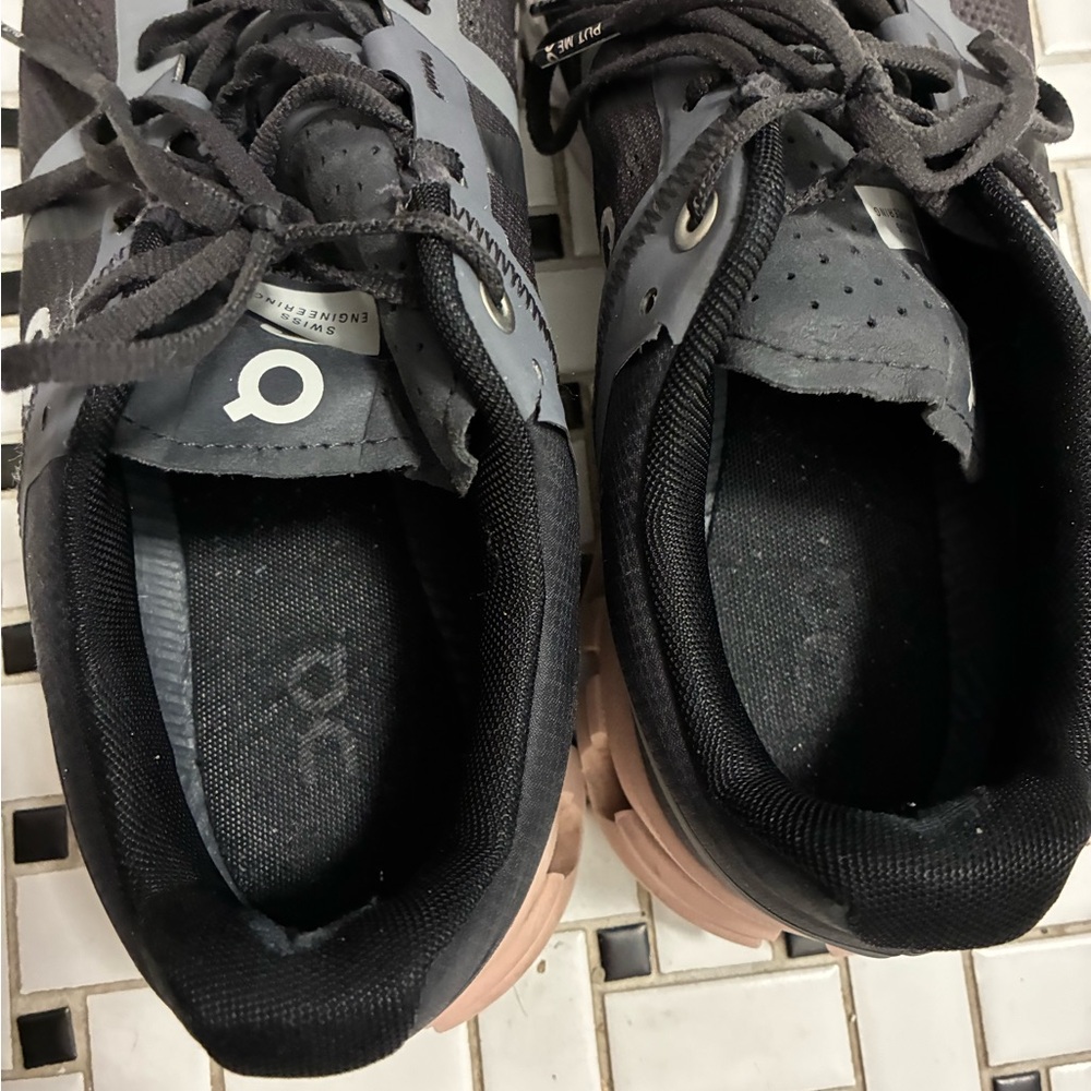 On Running Charcoal and Black Sneakers - Picture 4 of 7